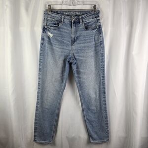 American Eagle Distressed Light Wash Cropped Mom Jeans Womens Size 4